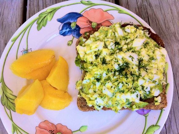 egg and avocado sandwich