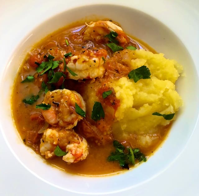 Spicy shrimp on mashed potatoes (recipe)