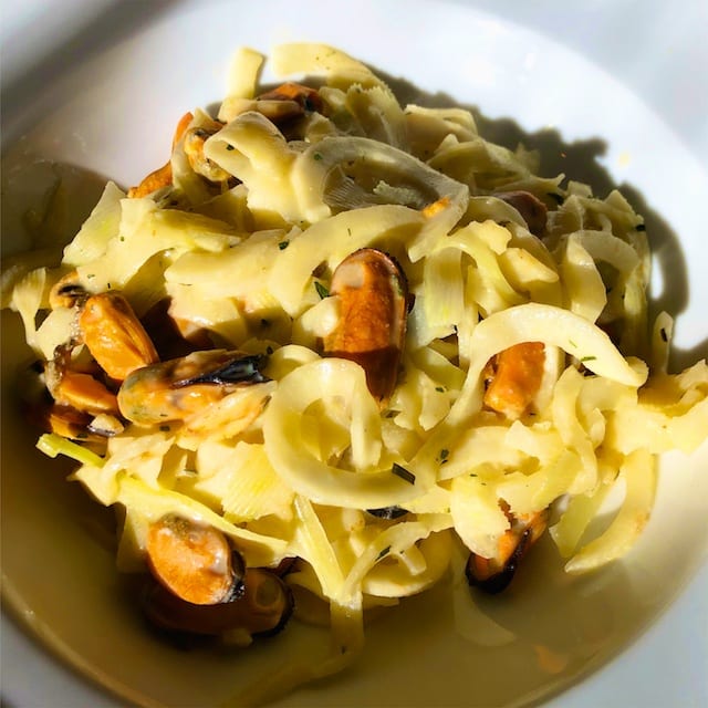 Mussels with Fennel in Creamy Celeriac Noodles Recipe